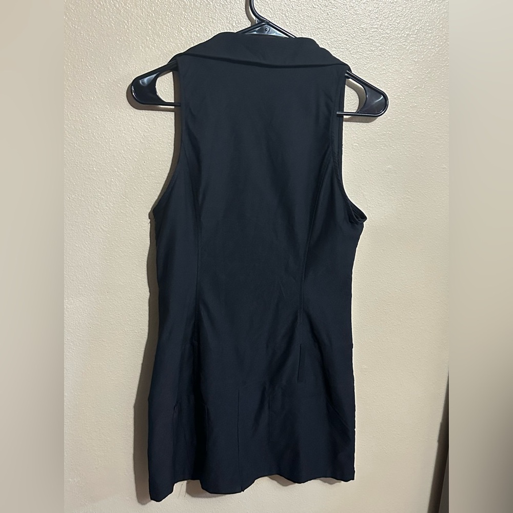 Black L zip up  sleeveless dress with shorts - Picture 4 of 5